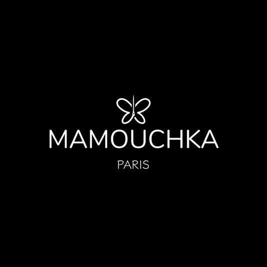Logo de Mamouchka Paris, marque parisienne de prêt-à-porter féminin, symbolisant l'élégance à la française et le souci du détail.